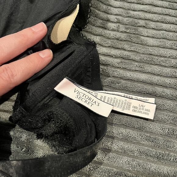 Victoria’s Secret Bralette black large velvet trim lace front Closure EUC - Picture 5 of 7